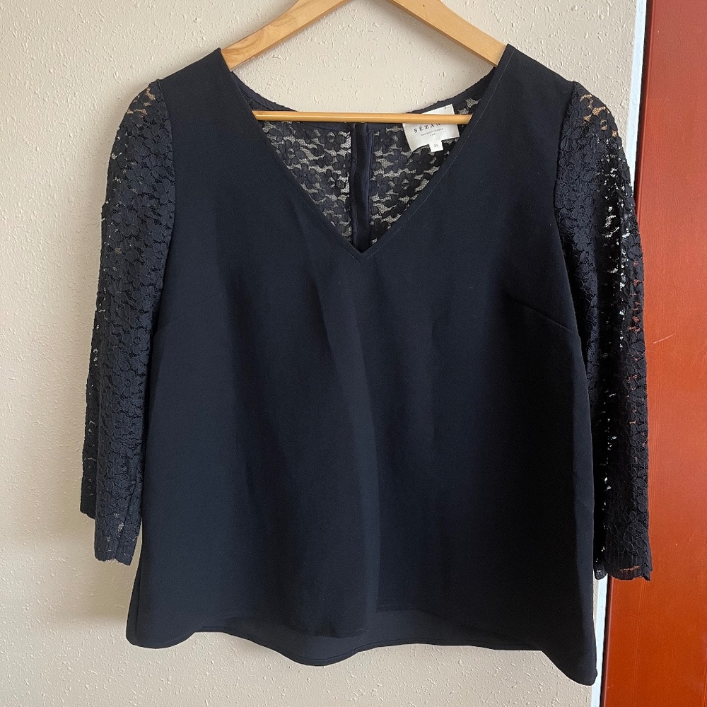 *Leaving soon* Sézane black lace blouse 38